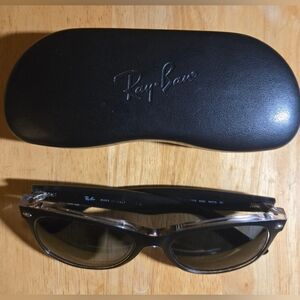 Ray-Ban Wayfarer Black Frame Graded Lens